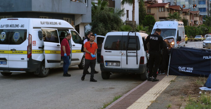 Adana Çukurova’da baba ve oğul öldü, anne ağır yaralandı