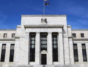 Fed tutanakları, enflasyonun düşmemesi halinde faiz artışının gündeme gelebileceğini gösterdi